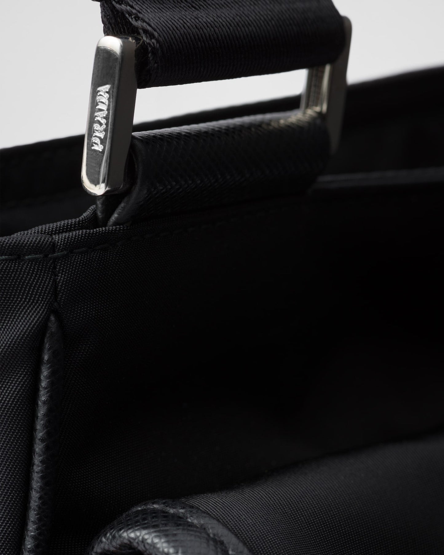 Sac porté épaule en Re-Nylon et cuir Saffiano