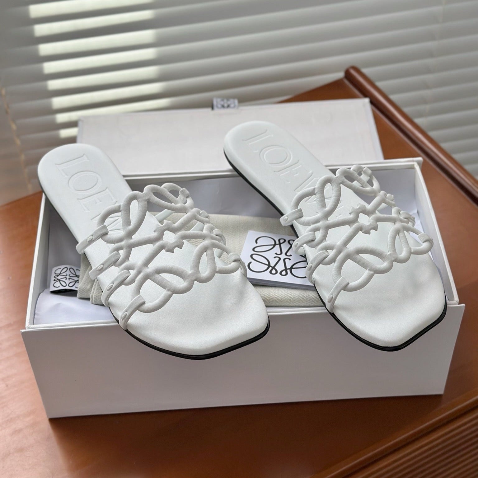 LOEWE - Petal Anagram slide in soft calfskin Blanc